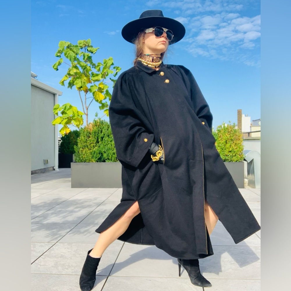 New SCHNEIDER Luxury European Wool Black Theater Coat